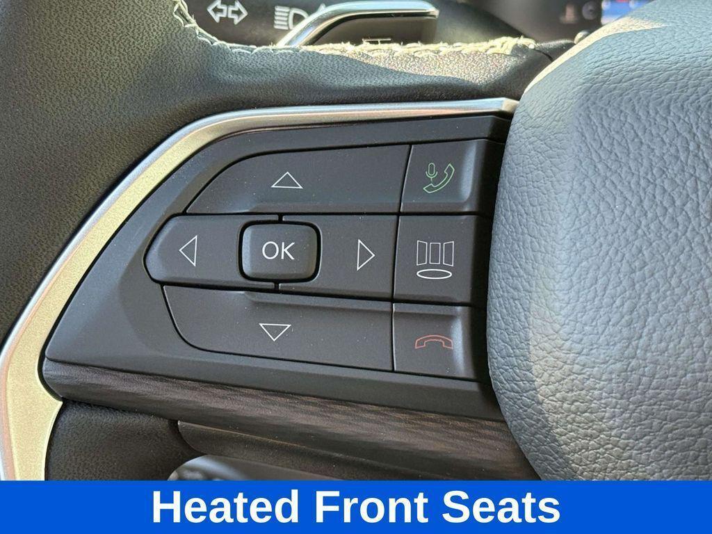 new 2025 Jeep Grand Cherokee car, priced at $37,205