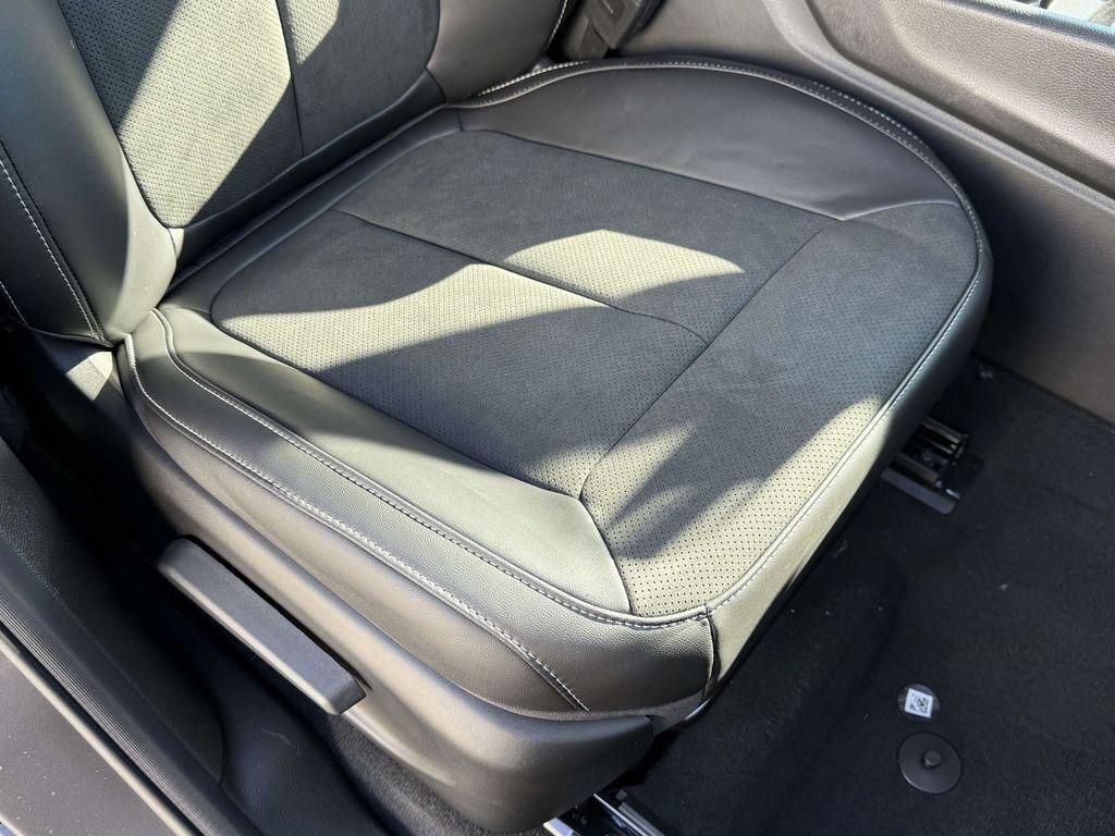 new 2025 Jeep Grand Cherokee car, priced at $37,205