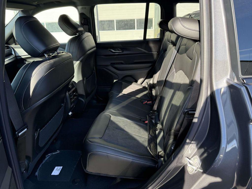 new 2025 Jeep Grand Cherokee car, priced at $37,205