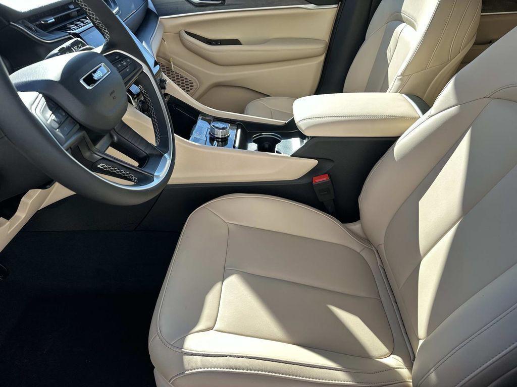 new 2025 Jeep Grand Cherokee car, priced at $42,219