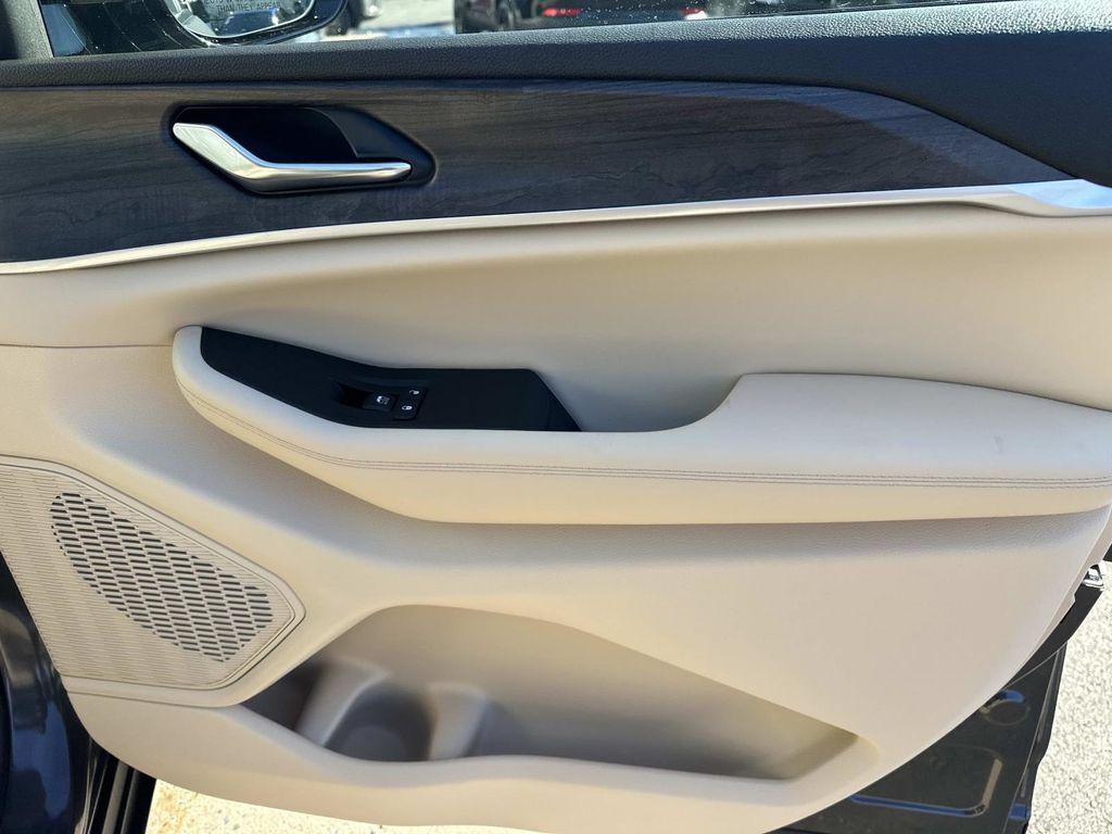 new 2025 Jeep Grand Cherokee car, priced at $42,219