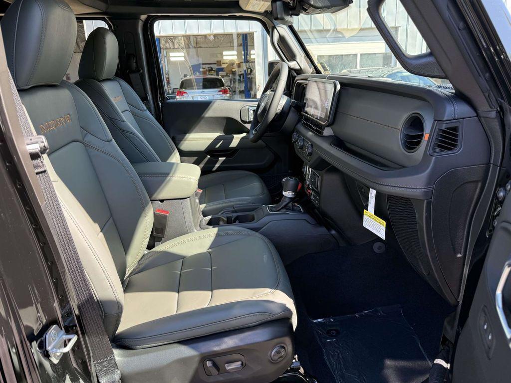 new 2025 Jeep Gladiator car, priced at $47,620