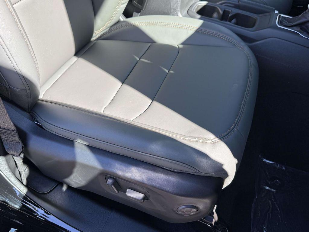 new 2025 Jeep Gladiator car, priced at $47,620