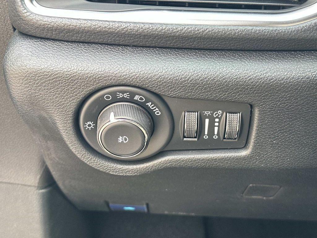 new 2026 Chrysler Pacifica car, priced at $40,443