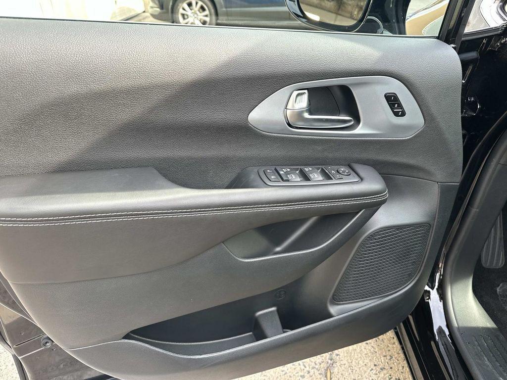 new 2026 Chrysler Pacifica car, priced at $40,443