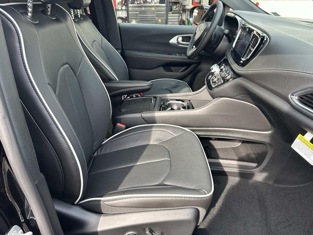 new 2026 Chrysler Pacifica car, priced at $40,443