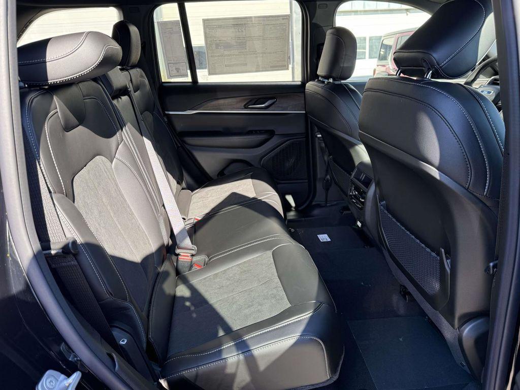 new 2026 Jeep Grand Cherokee car, priced at $42,898