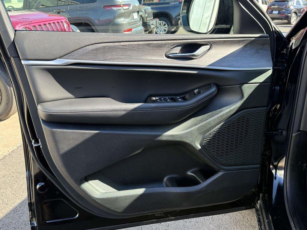 new 2026 Jeep Grand Cherokee car, priced at $42,898