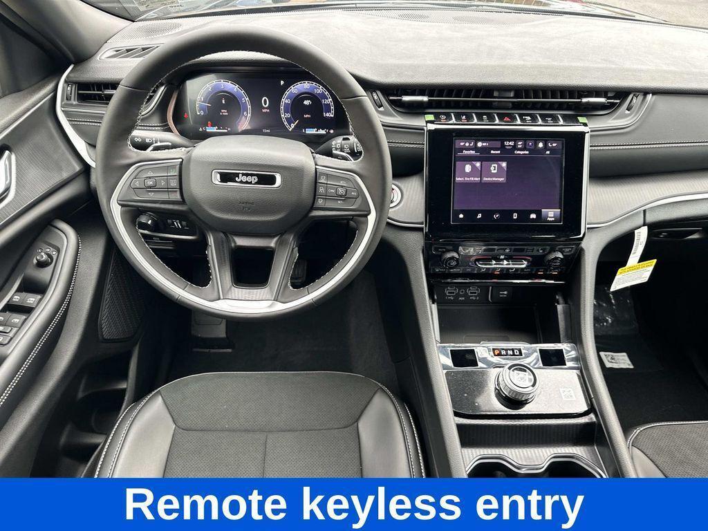 new 2025 Jeep Grand Cherokee car, priced at $37,205