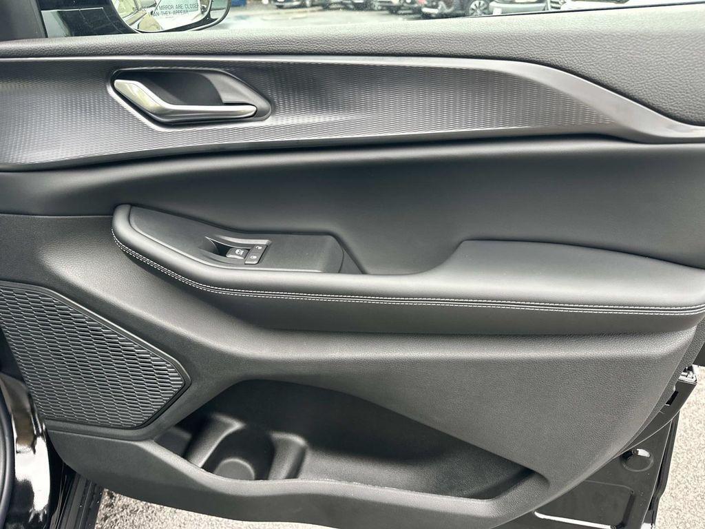 new 2025 Jeep Grand Cherokee car, priced at $37,205