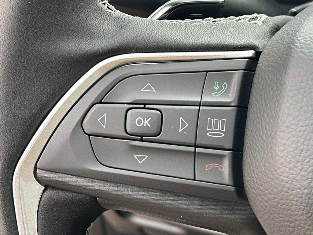 new 2025 Jeep Grand Cherokee car, priced at $37,205