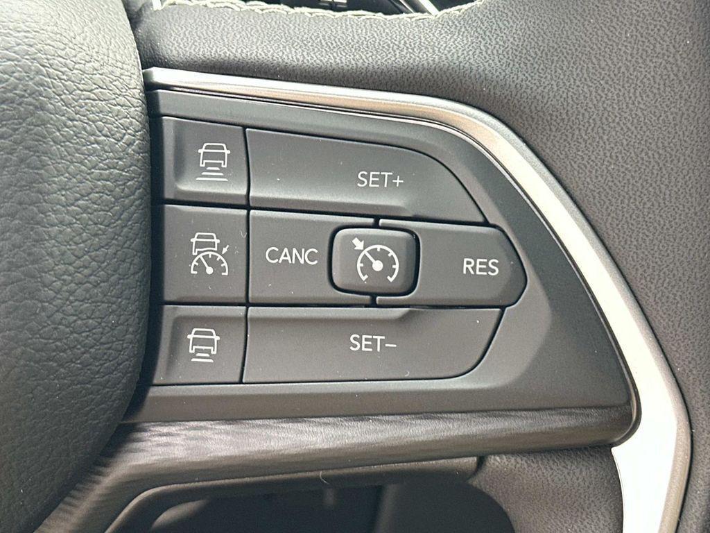 new 2025 Jeep Grand Cherokee car, priced at $37,205