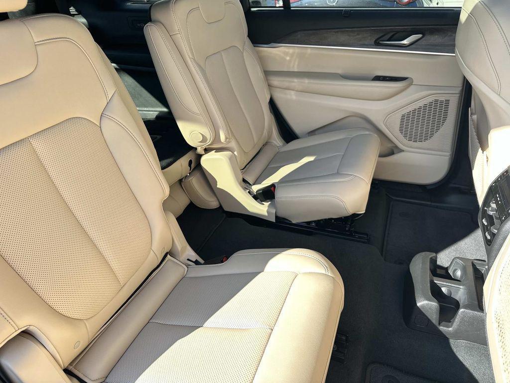 used 2025 Jeep Grand Cherokee L car