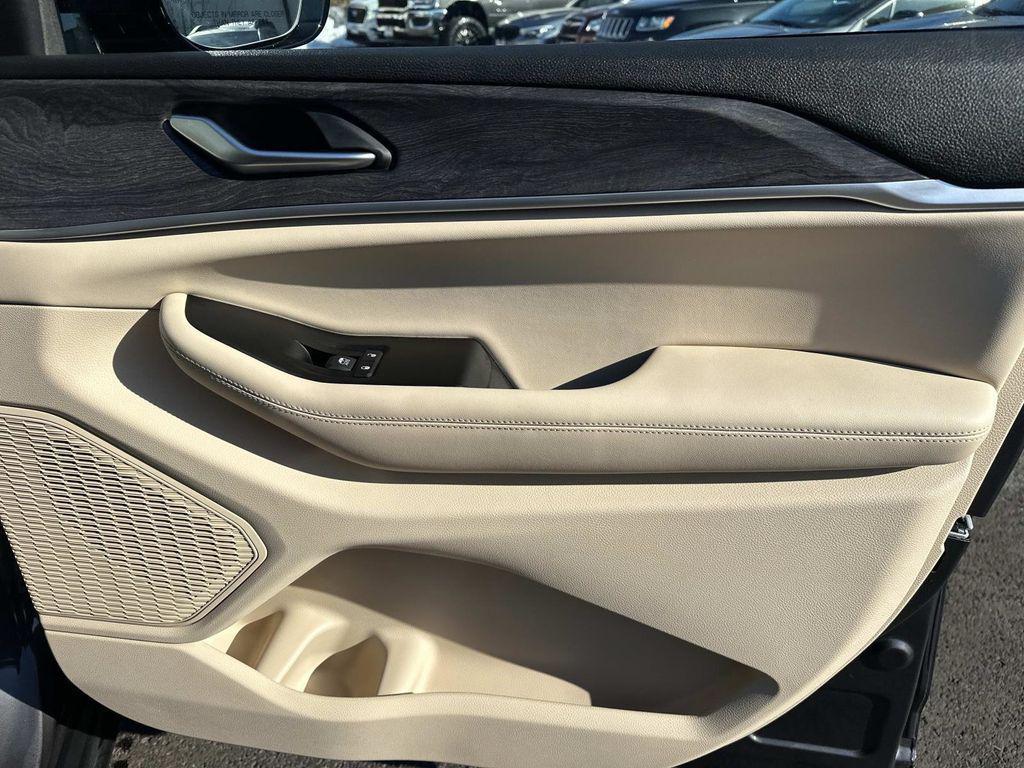 used 2025 Jeep Grand Cherokee L car