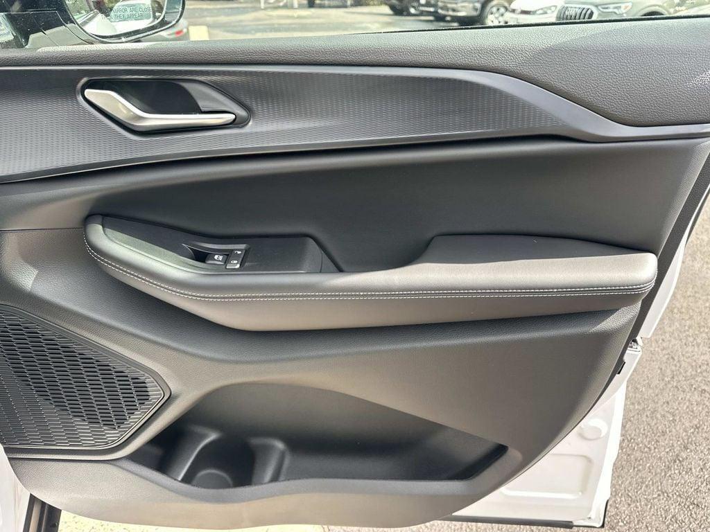 new 2025 Jeep Grand Cherokee car, priced at $33,919