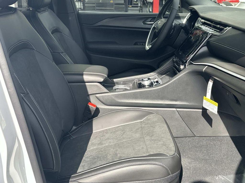 new 2025 Jeep Grand Cherokee car, priced at $36,669