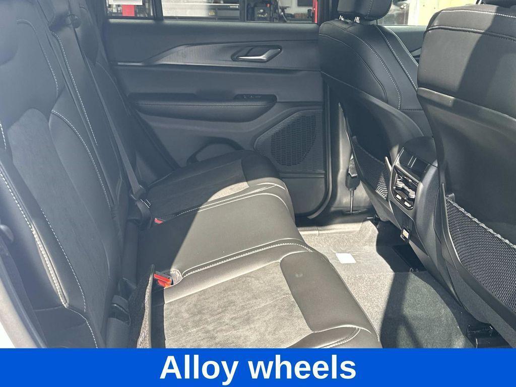 new 2025 Jeep Grand Cherokee car, priced at $36,669