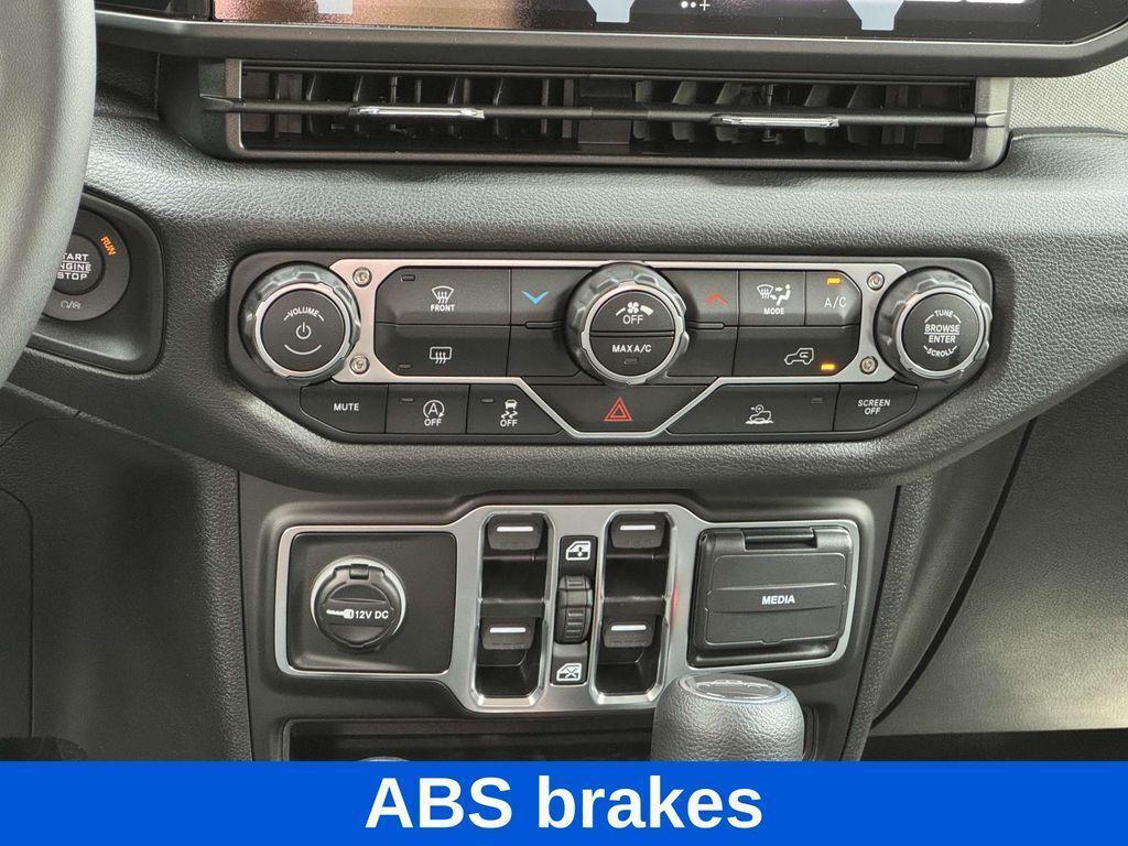 new 2025 Jeep Gladiator car, priced at $35,428