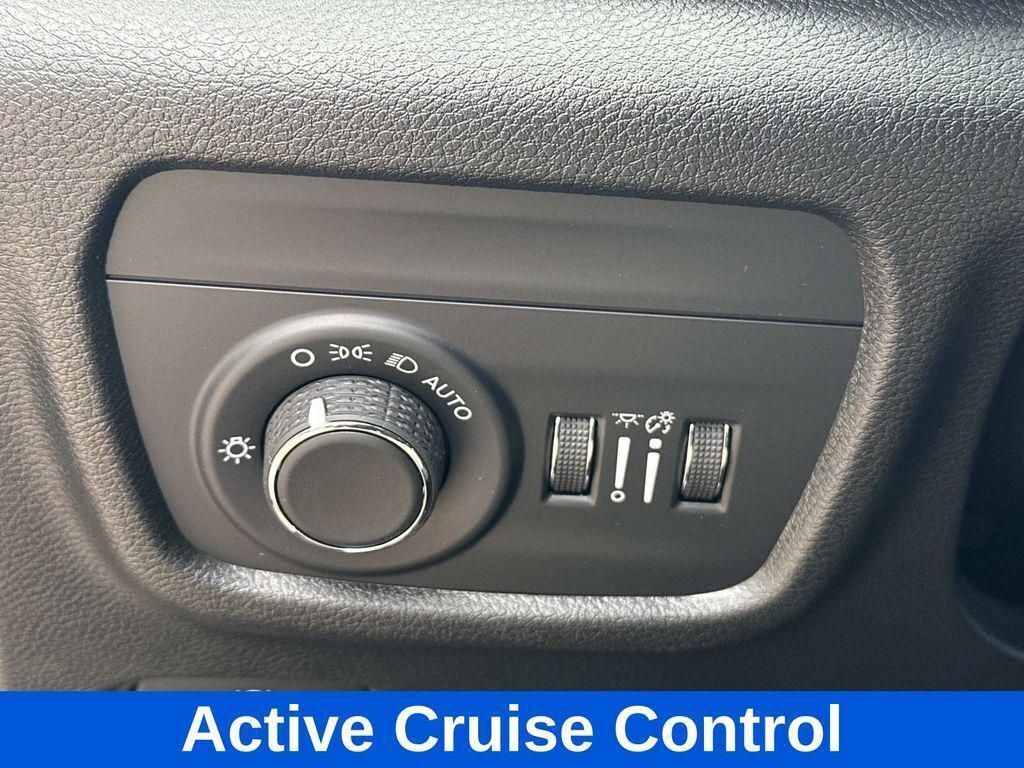 new 2025 Jeep Grand Cherokee car, priced at $35,205