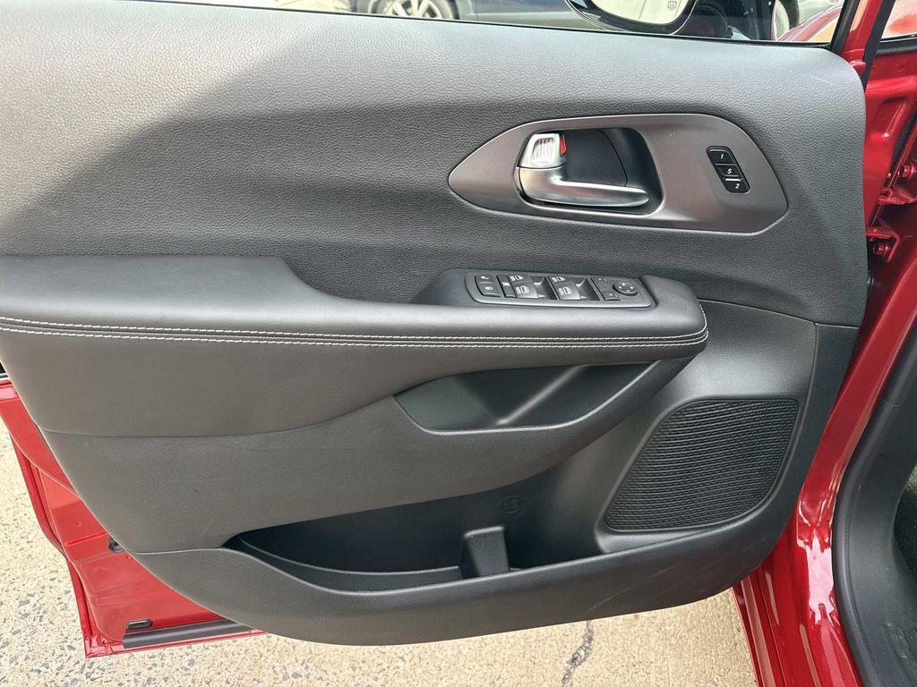 new 2026 Chrysler Pacifica car, priced at $40,961