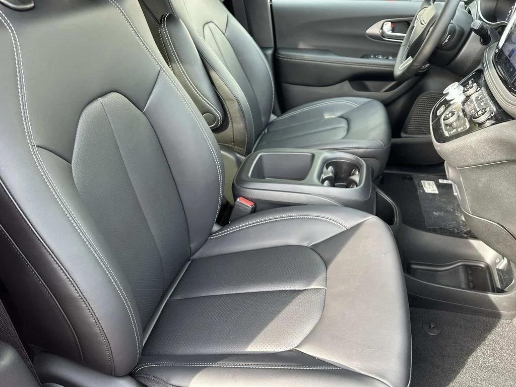 new 2026 Chrysler Pacifica car, priced at $40,961