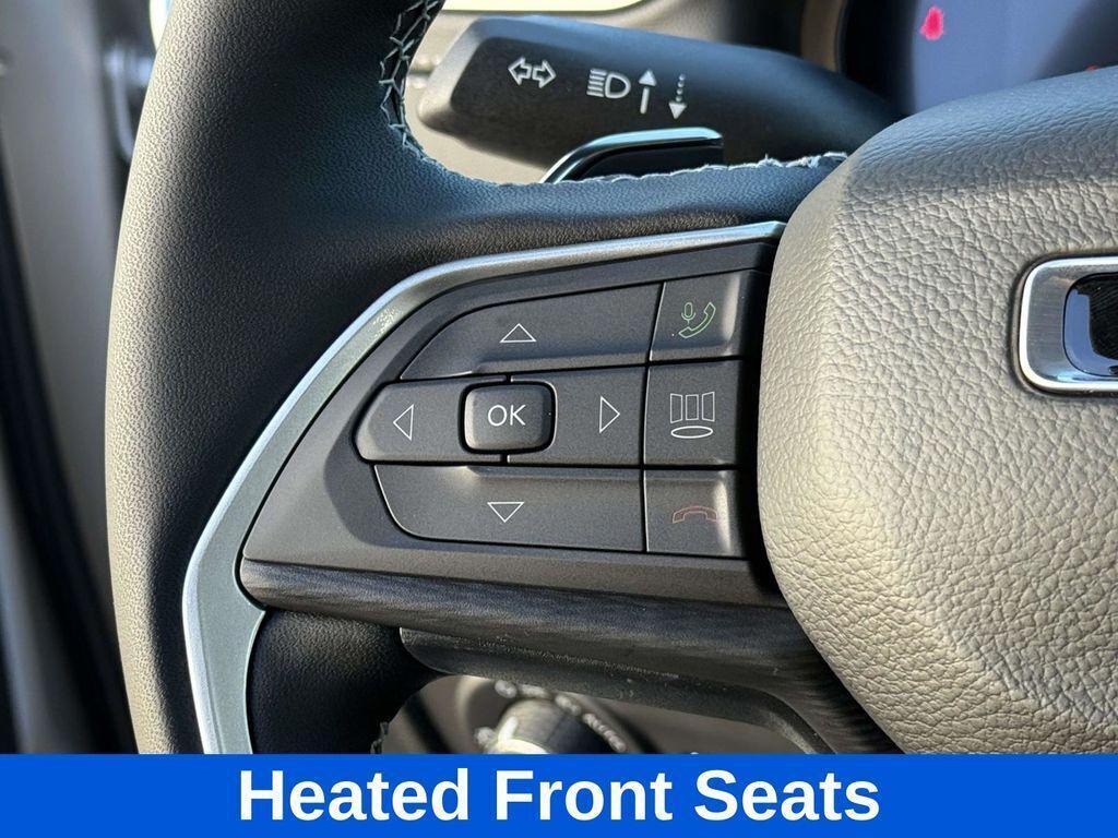 new 2025 Jeep Grand Cherokee car, priced at $37,205