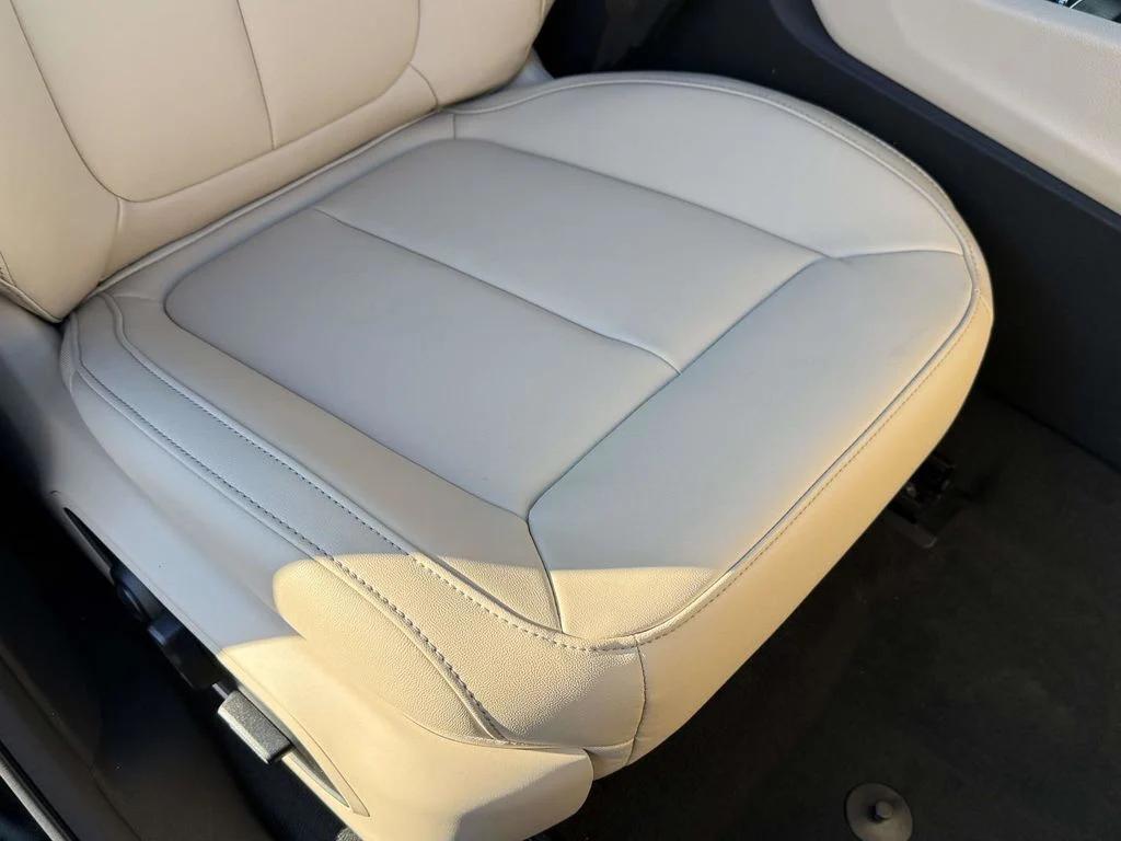 new 2025 Jeep Grand Cherokee L car, priced at $43,820