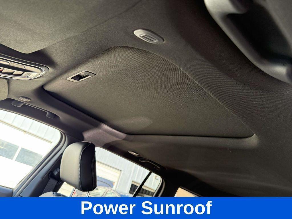 new 2025 Jeep Grand Cherokee car, priced at $37,205