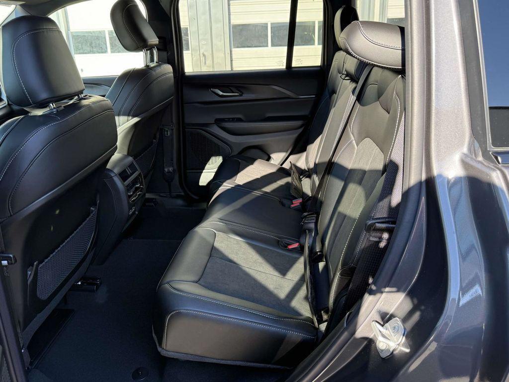 new 2025 Jeep Grand Cherokee car, priced at $37,205