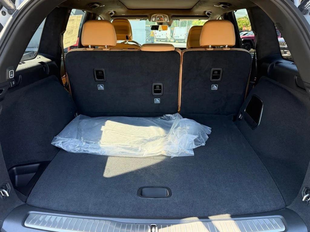 new 2026 Jeep Grand Cherokee car, priced at $56,953