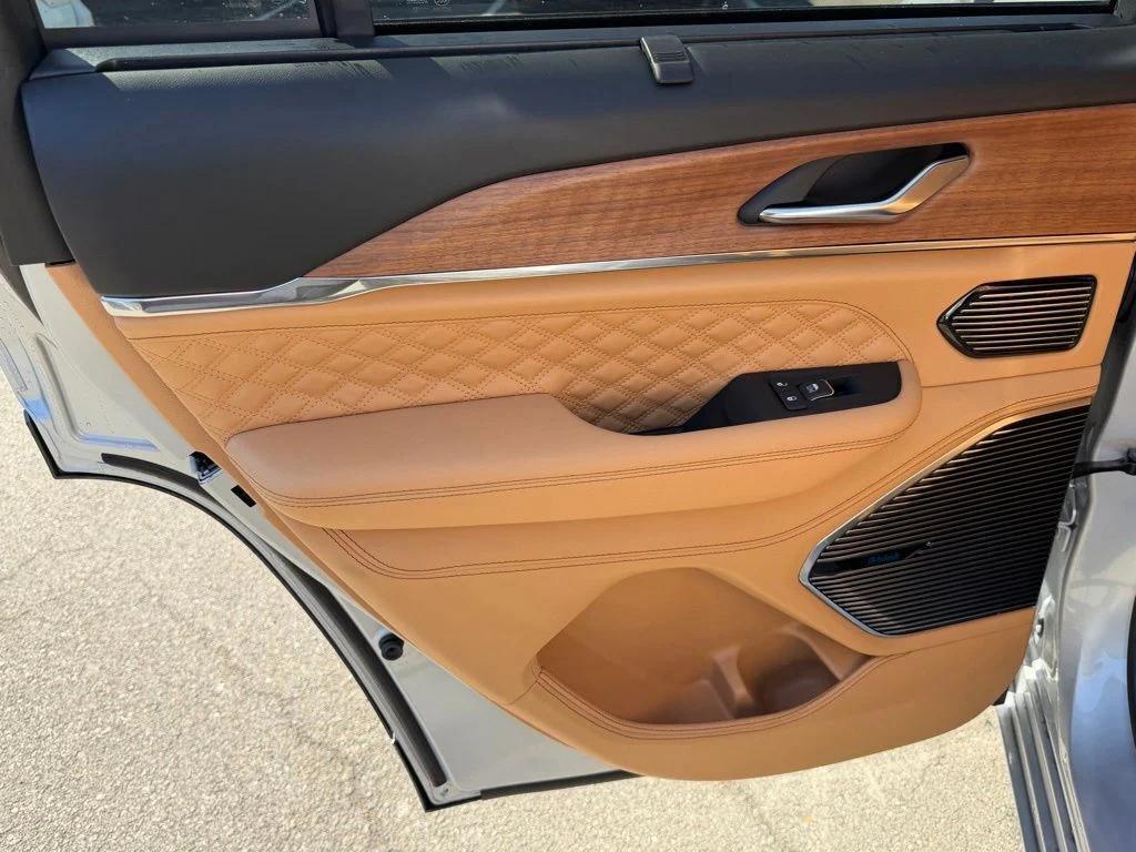 new 2026 Jeep Grand Cherokee car, priced at $56,953