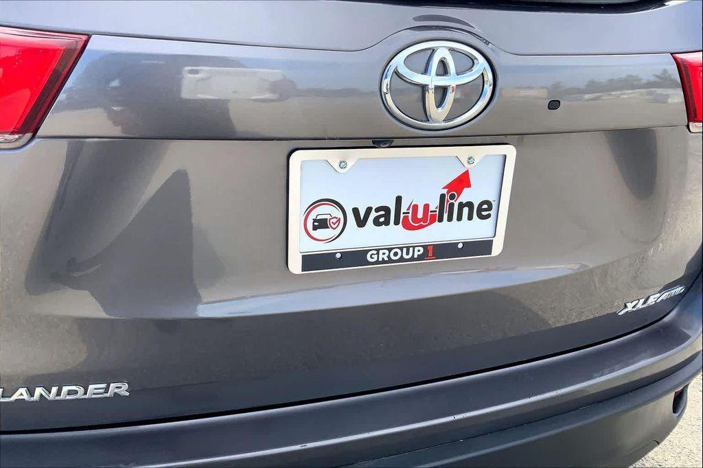 used 2018 Toyota Highlander car, priced at $12,580