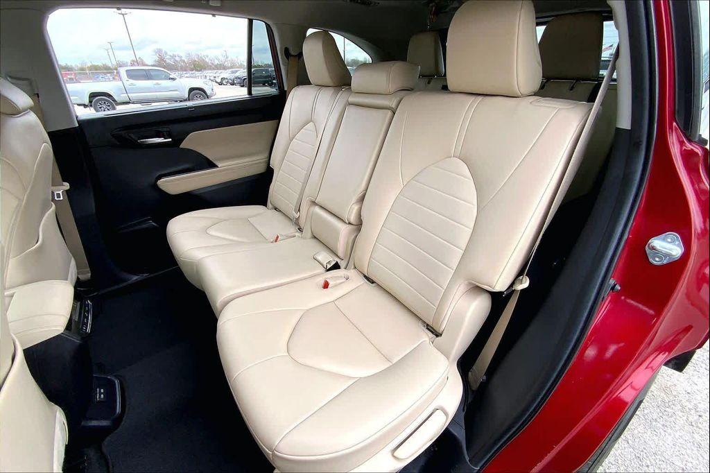 used 2023 Toyota Highlander Hybrid car, priced at $36,499
