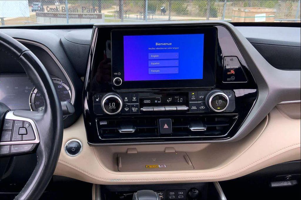 used 2023 Toyota Highlander Hybrid car, priced at $36,499