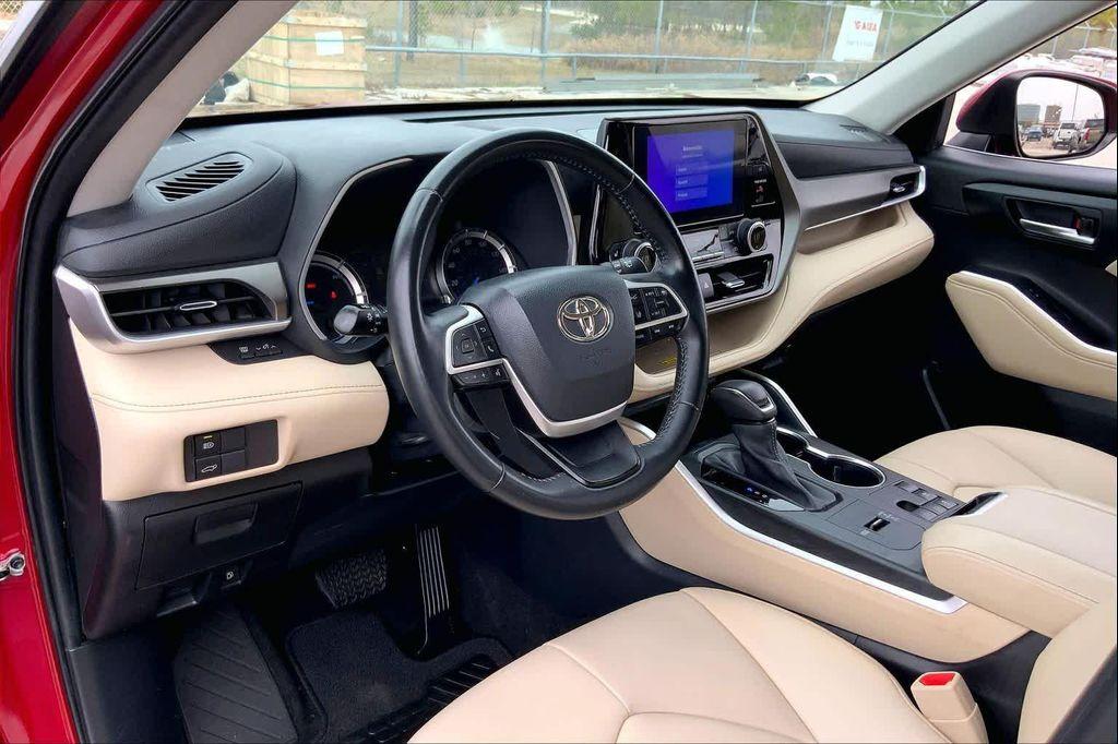 used 2023 Toyota Highlander Hybrid car, priced at $36,499