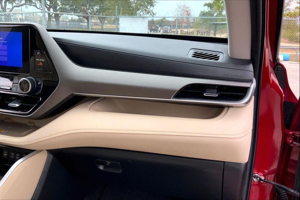 used 2023 Toyota Highlander Hybrid car, priced at $36,499