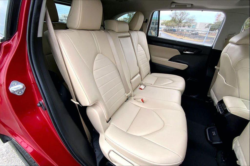 used 2023 Toyota Highlander Hybrid car, priced at $36,499