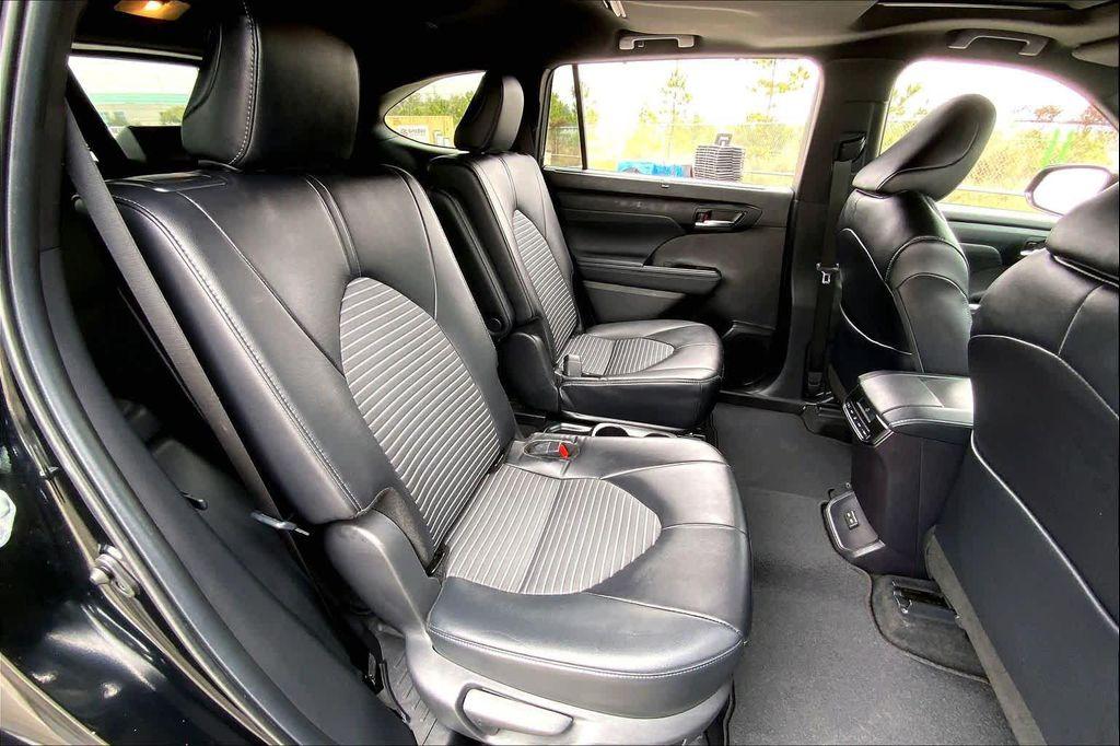 used 2024 Toyota Highlander car, priced at $41,994