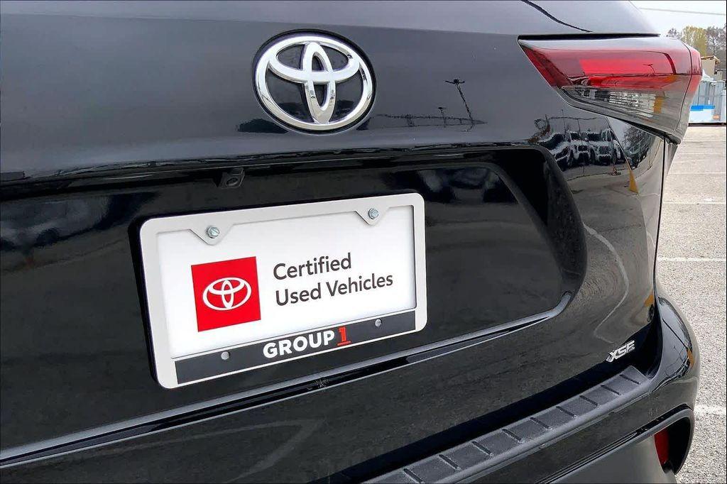 used 2024 Toyota Highlander car, priced at $41,994