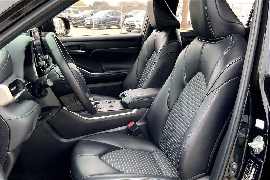 used 2024 Toyota Highlander car, priced at $41,994