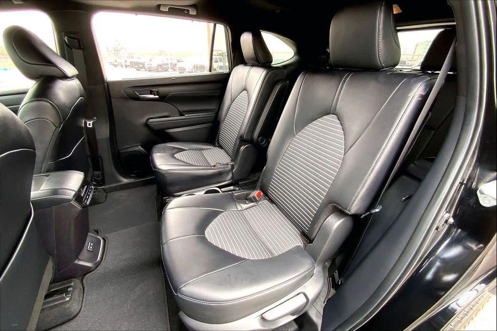 used 2024 Toyota Highlander car, priced at $41,994