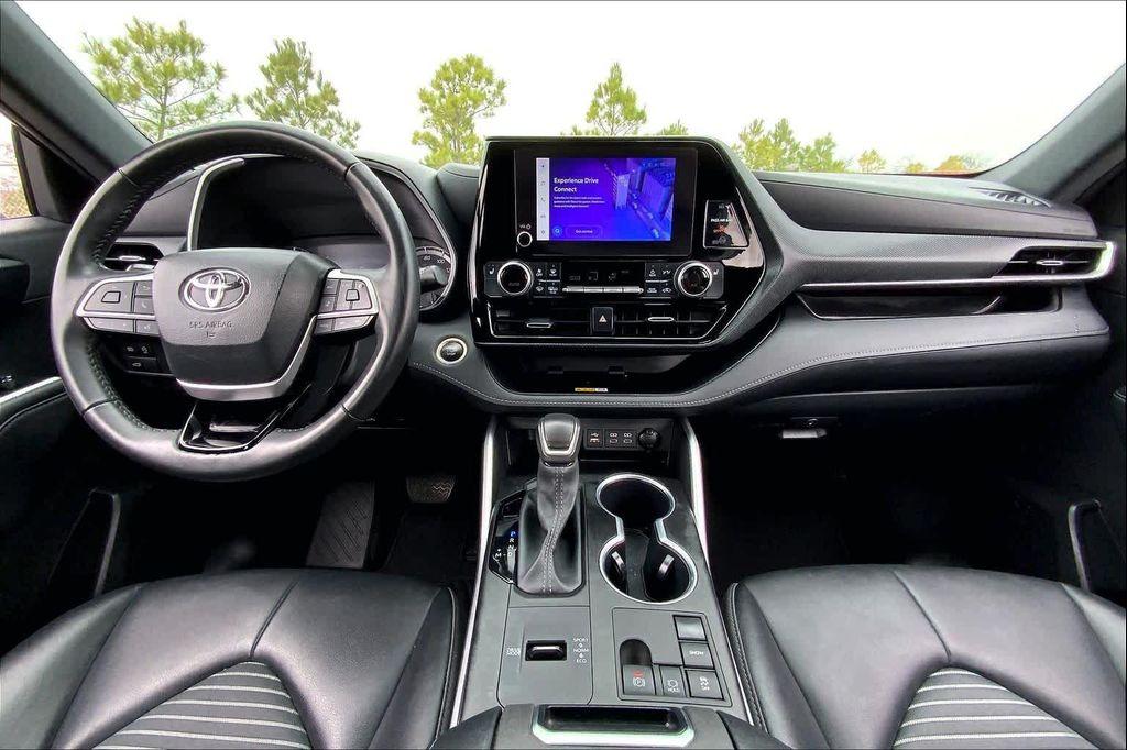 used 2024 Toyota Highlander car, priced at $41,994