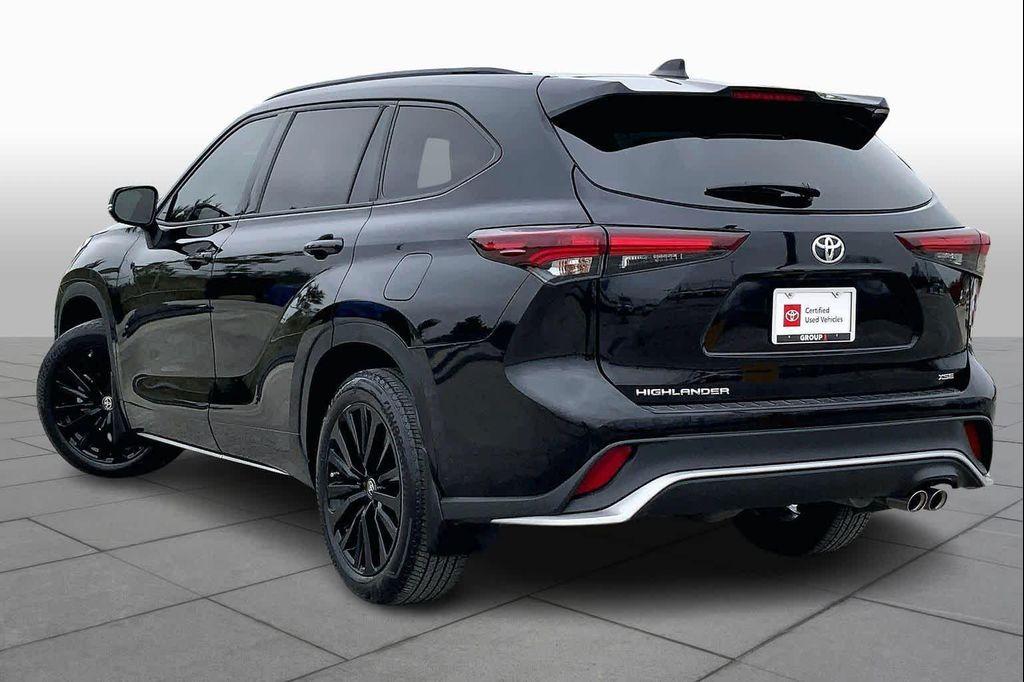 used 2024 Toyota Highlander car, priced at $41,994