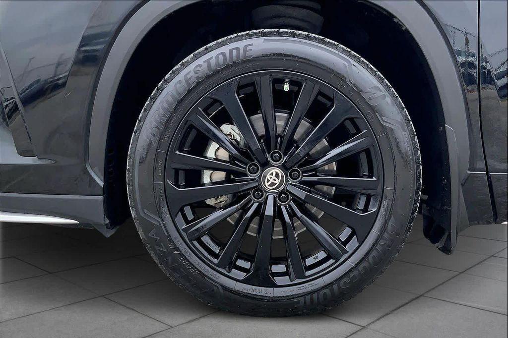 used 2024 Toyota Highlander car, priced at $41,994