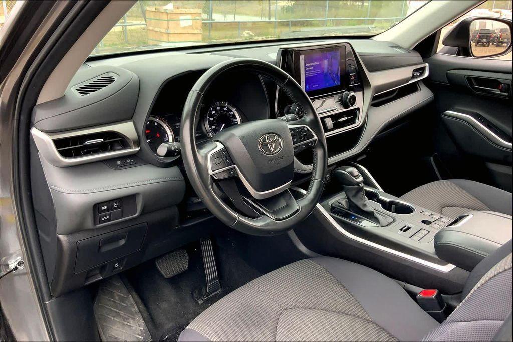 used 2024 Toyota Highlander car, priced at $31,700