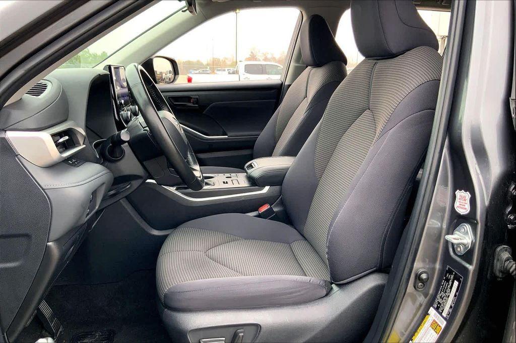 used 2024 Toyota Highlander car, priced at $31,700