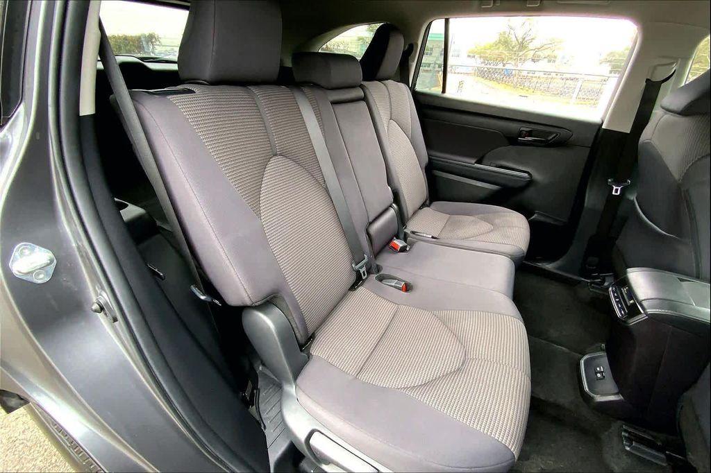 used 2024 Toyota Highlander car, priced at $31,700