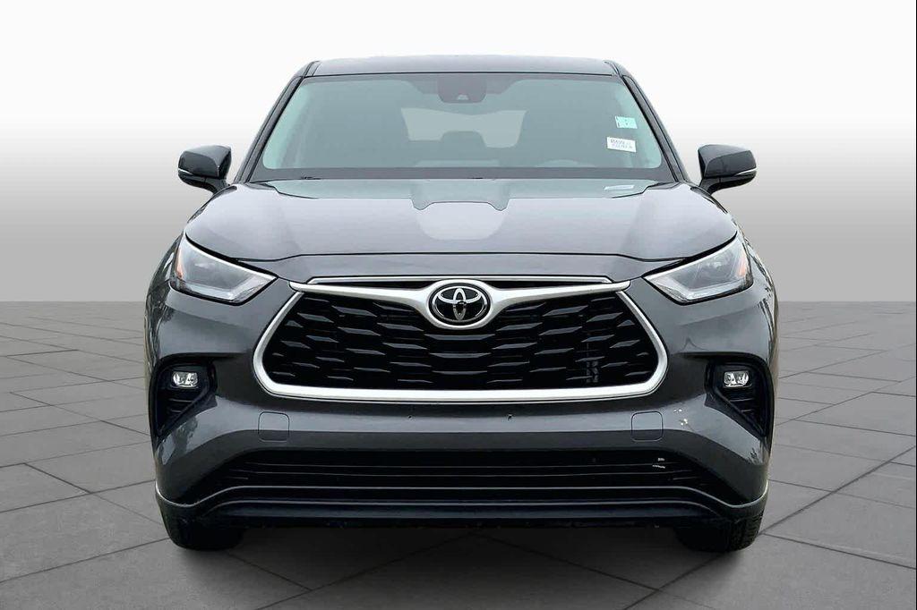 used 2024 Toyota Highlander car, priced at $31,700
