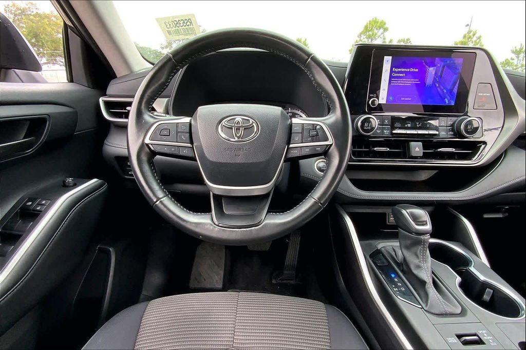 used 2024 Toyota Highlander car, priced at $31,700