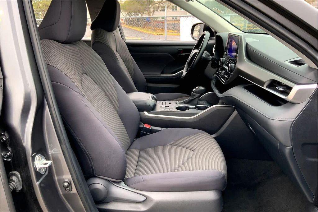 used 2024 Toyota Highlander car, priced at $31,700